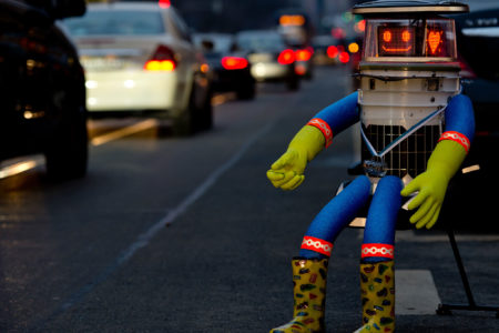 Nuove forme di razzismo e bullismo: l’uomo contro i robot