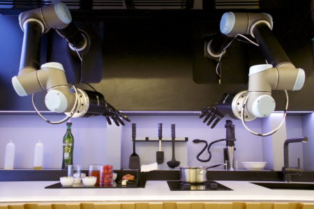 I robot sono pronti a preparare hamburger nei fast food