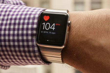 Apple Watch: ecco come il celebre orologio ha salvato la vita di un uomo