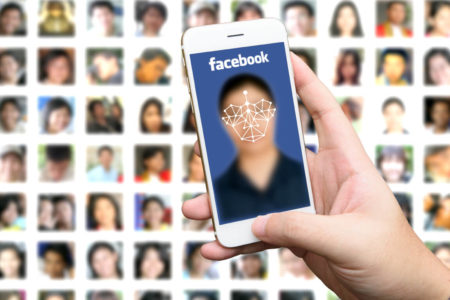 Facebook chiede un selfie per confermare la propria identità
