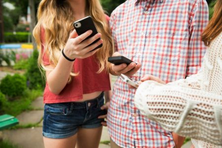 Adolescenti e smartphone: relazione pericolosa?