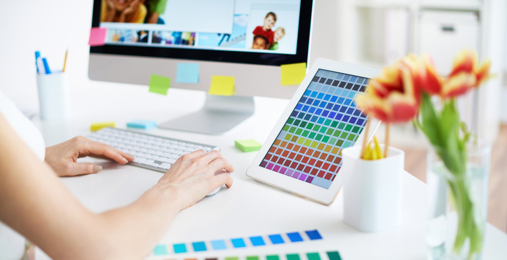 From the first textual webpages to colors and graphics on the Web