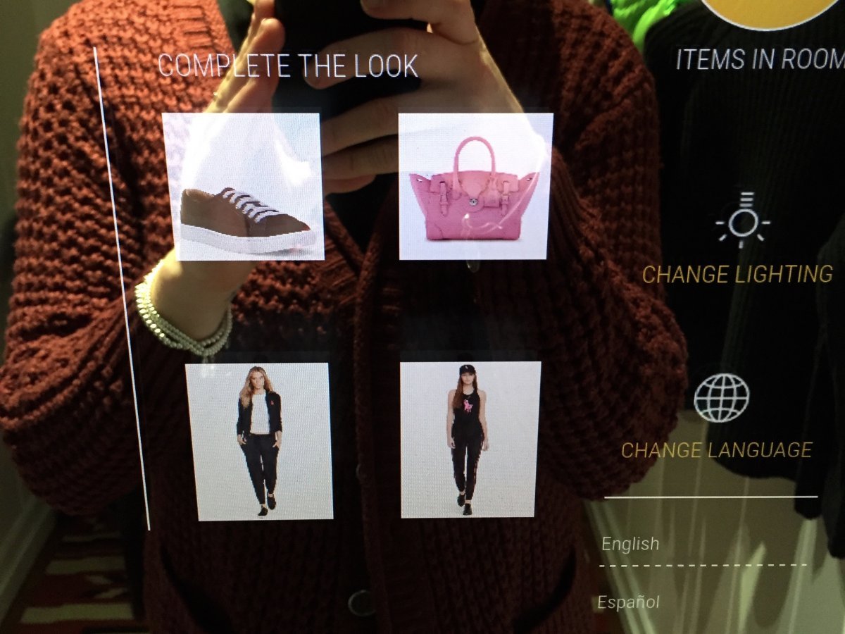 Smart mirrors are a revolution for shopping