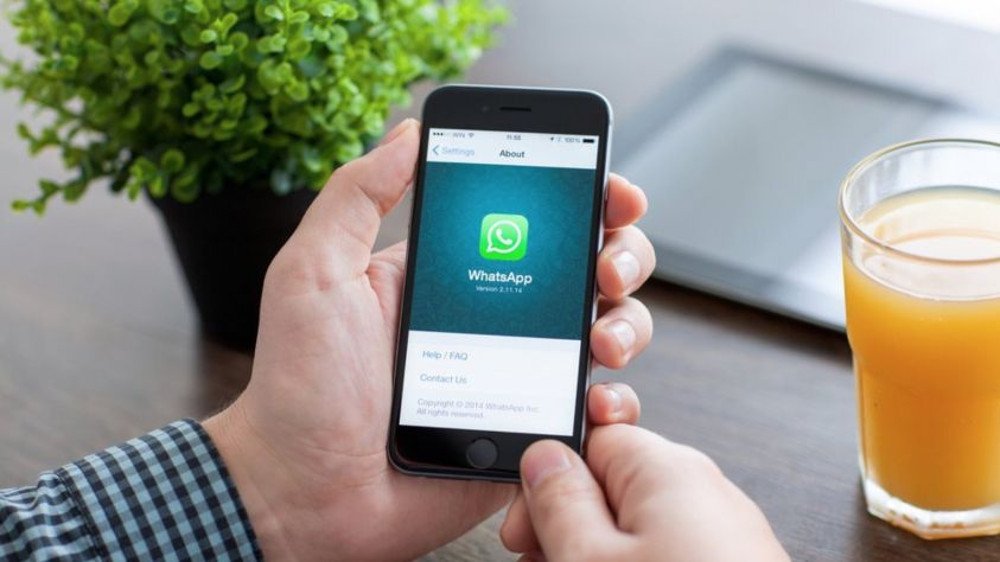 Whatsapp makes the backup every night at three o'clock