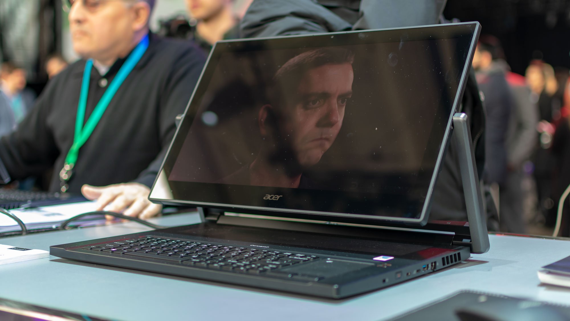 Il notebook ConceptD 9 ha uno schermo snodabile