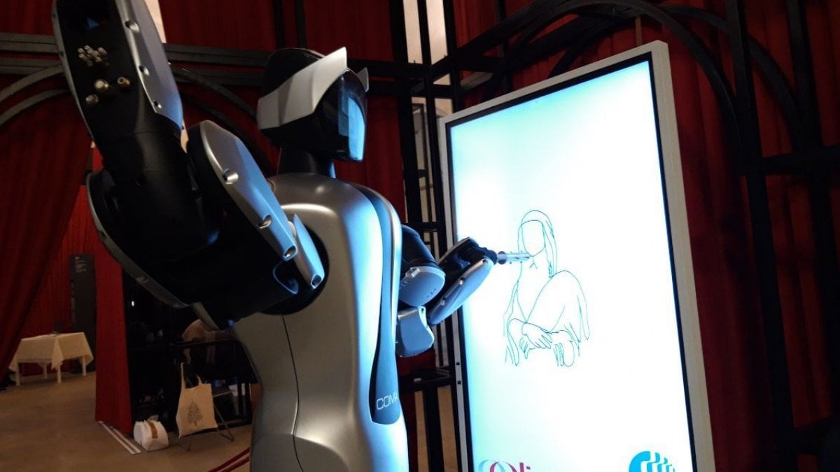 Il robot artista che disegna la Gioconda