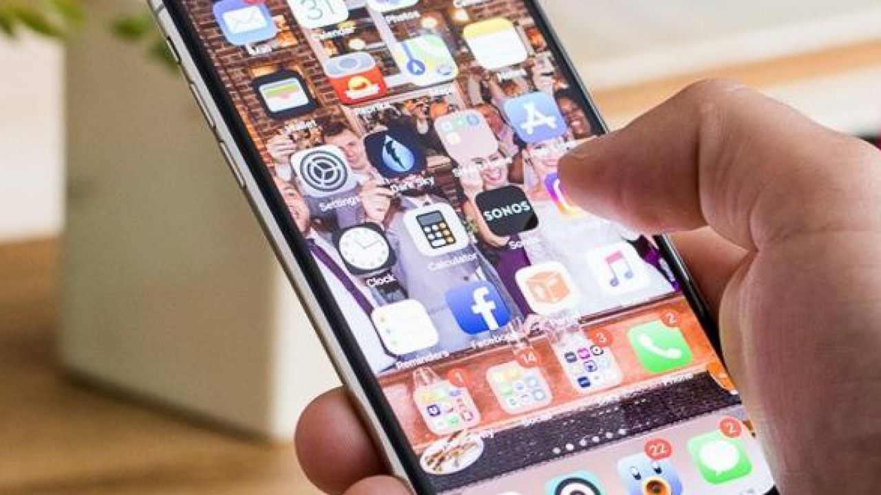 Usare troppo il cellulare fa male secondo la Corte d'Appello