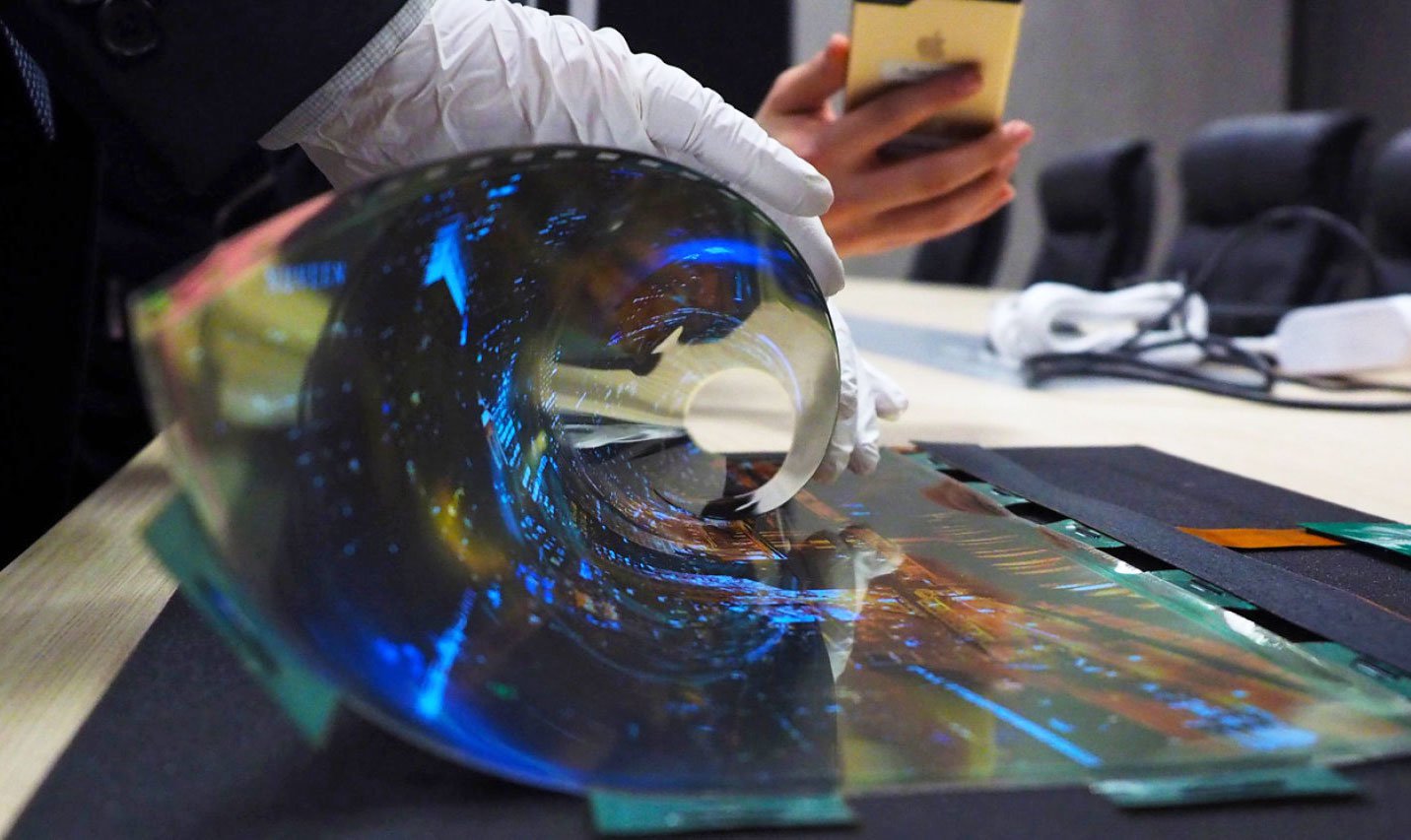 Flexible and ultra thin screens