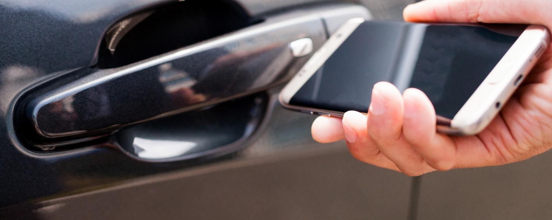 lost car's keys, open it with the smartphone