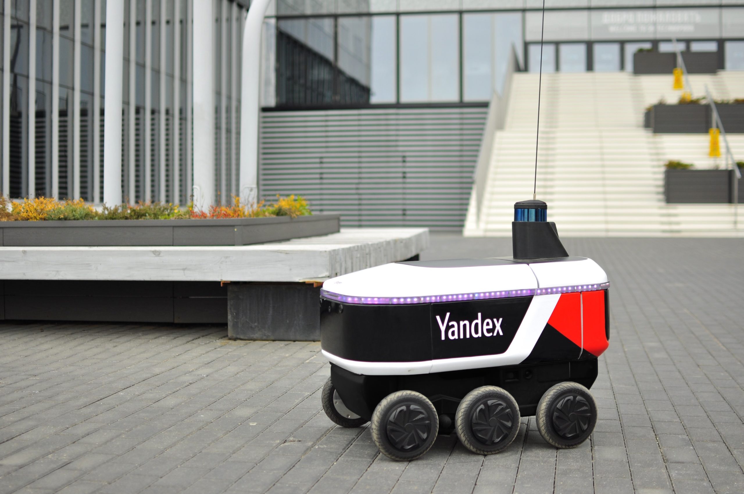 robot consegna cibo yandex
