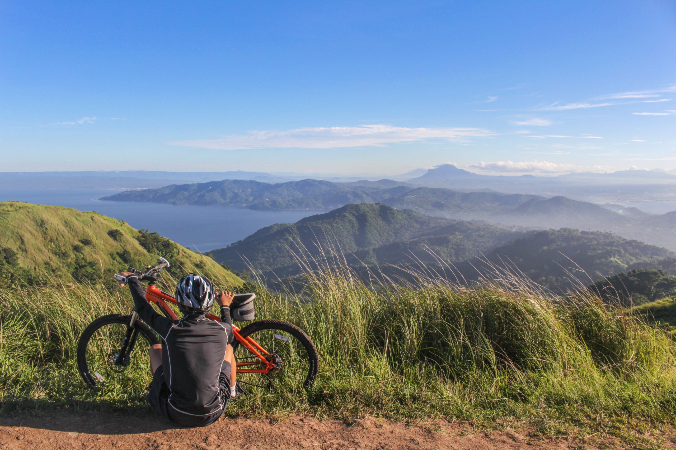 carbon e-bike che sembra una moto