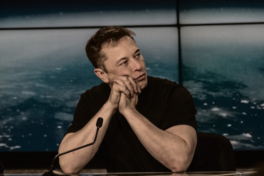 Elon Musk compra twitter