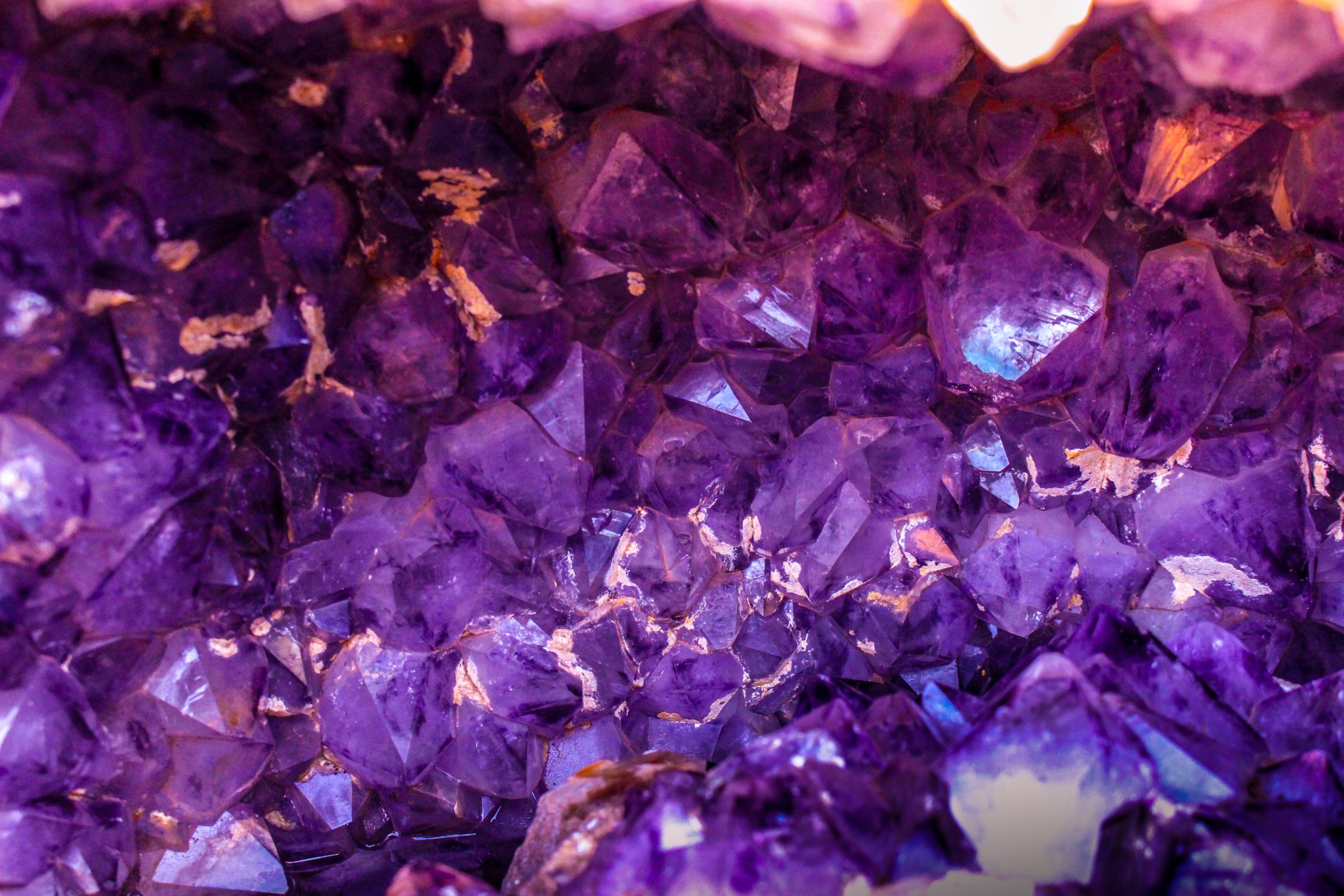 hackmanite e tenebrescenza