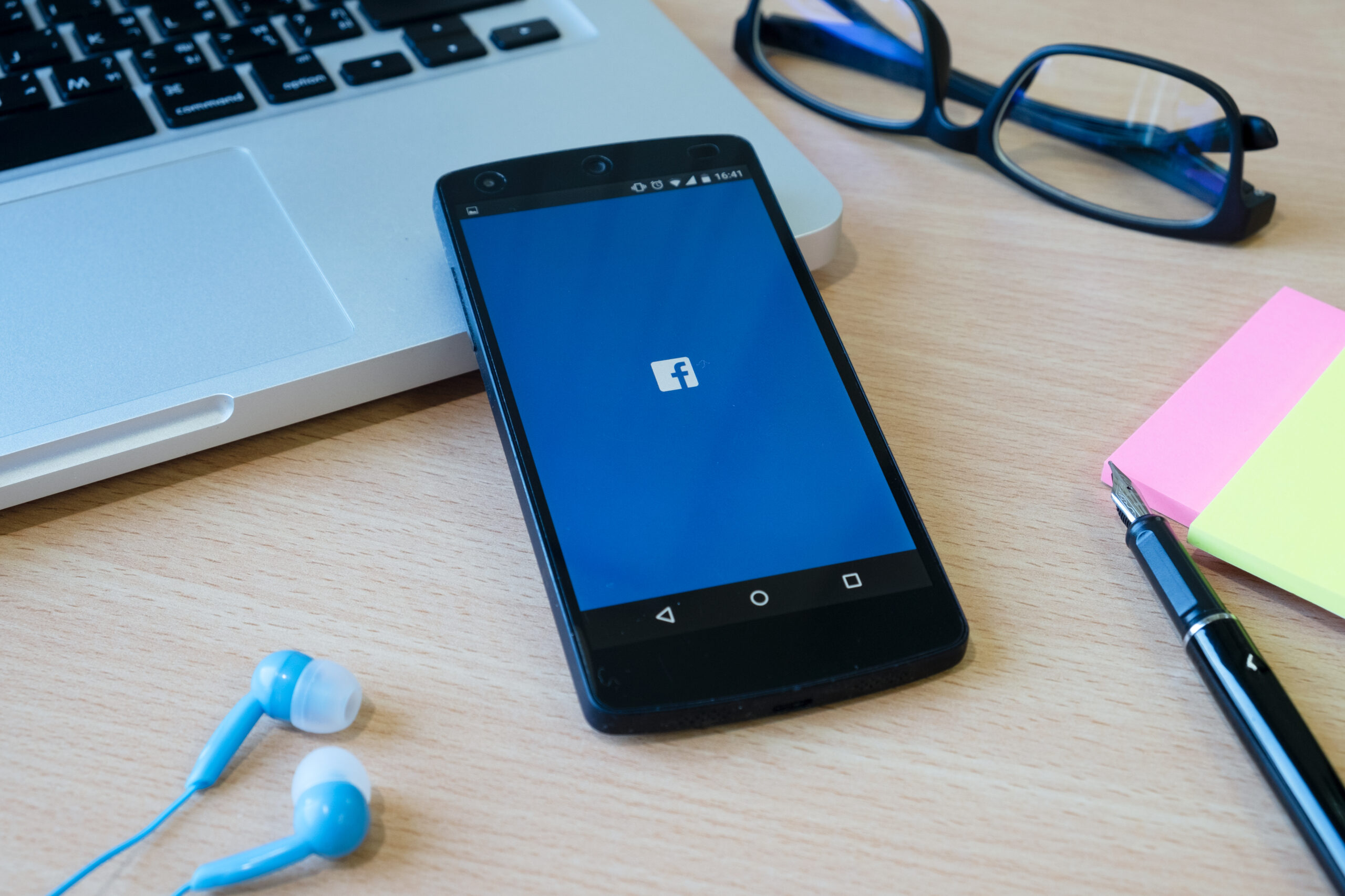 gruppo facebook aziendale strumento di rete
