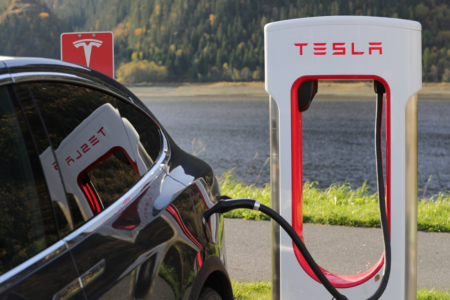 Tesla Supercharger V4 sbarca in Europa