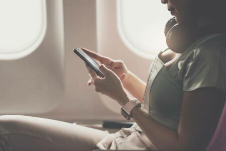 Presto si potrà utilizzare lo smartphone in aereo