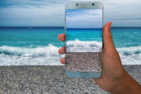 Smartphone e tablet in spiaggia: cosa dobbiamo sapere